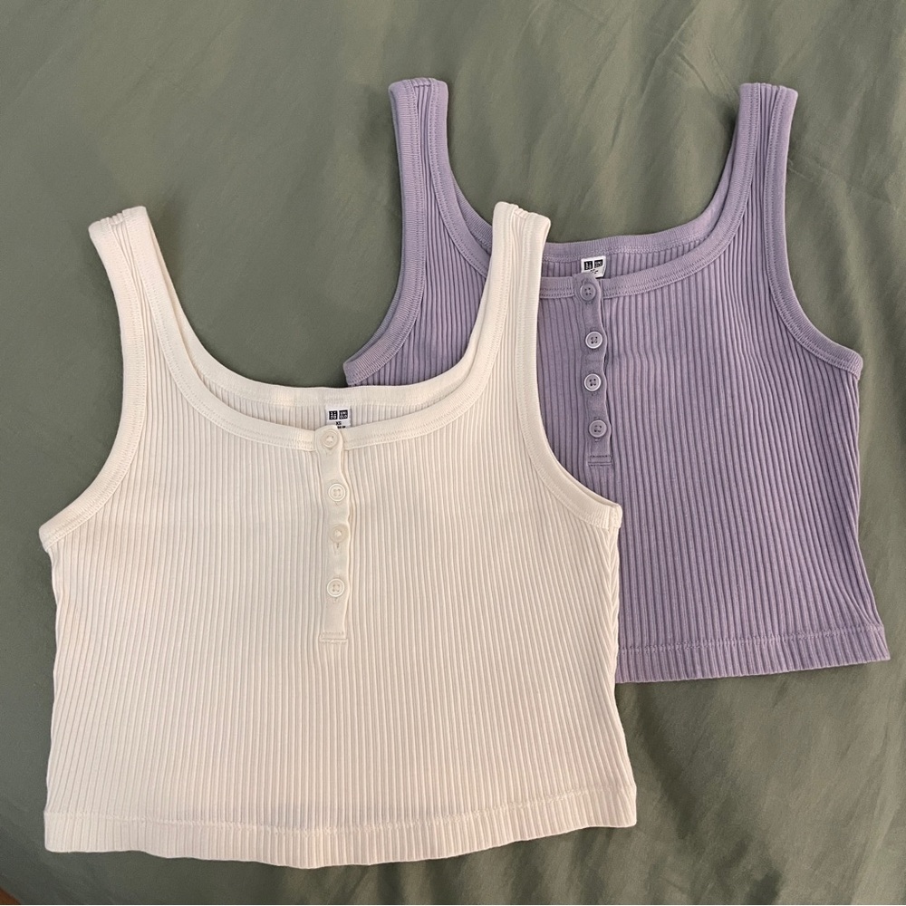Uniqlo Ribbed Henley Neck Cropped Tank Top (Size XS)